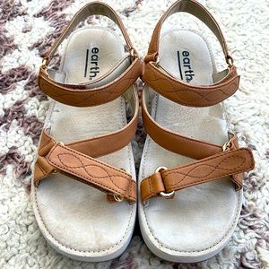 Earth - Women & Sylt Saba Adjustable Sandal - Tan 7.5